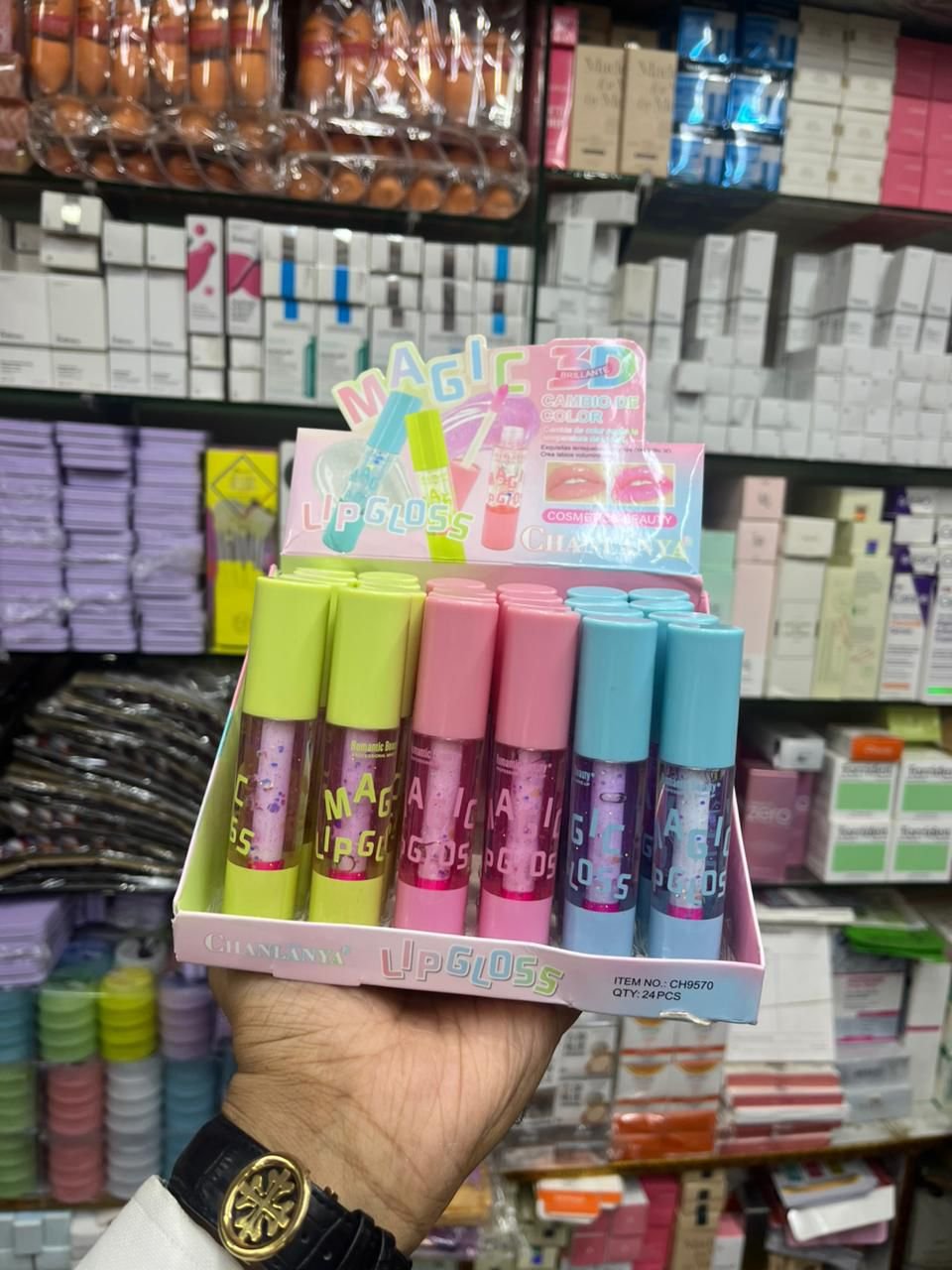 Chanlanya Magic Lip Oil, a luxurious formula designed to nourish, hydrate, and rejuvenate your lips.